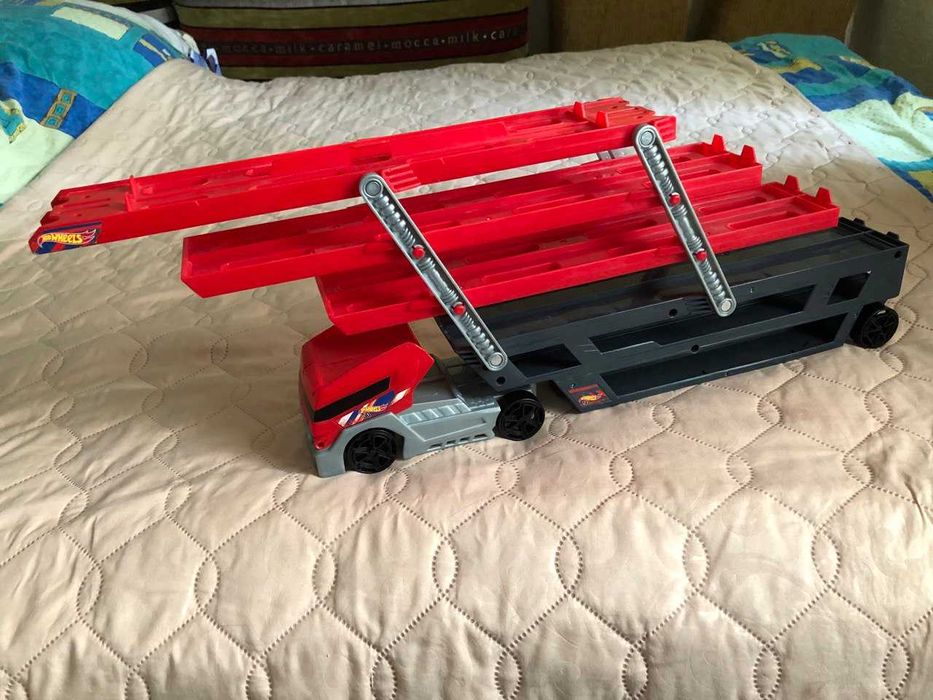 Hot Wheels Трейлер-автовоз на 50 машинок Транспортер Вантажівка