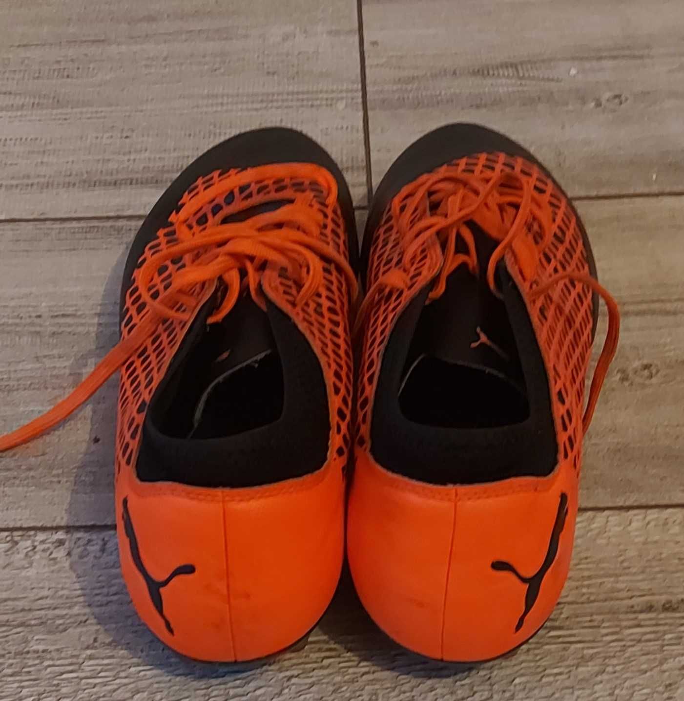 buty sportowe korki pomarańczowe