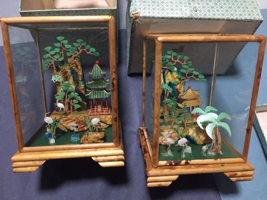 Miniaturas em caixa de vidro