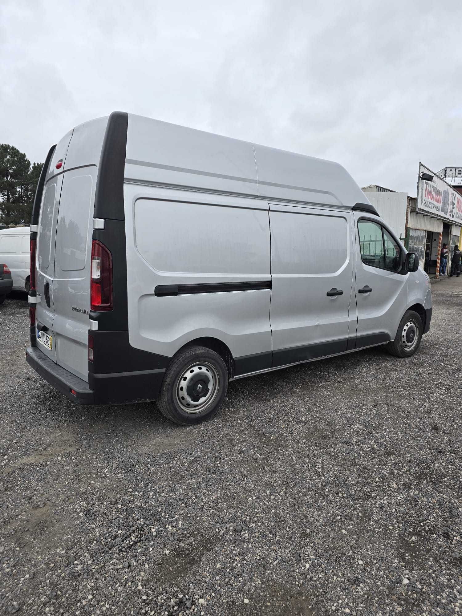 Carrinha Renault Traffic