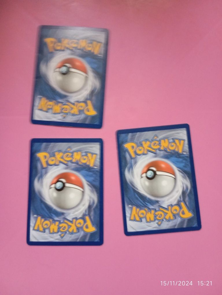 Cartas Pokémon originais.