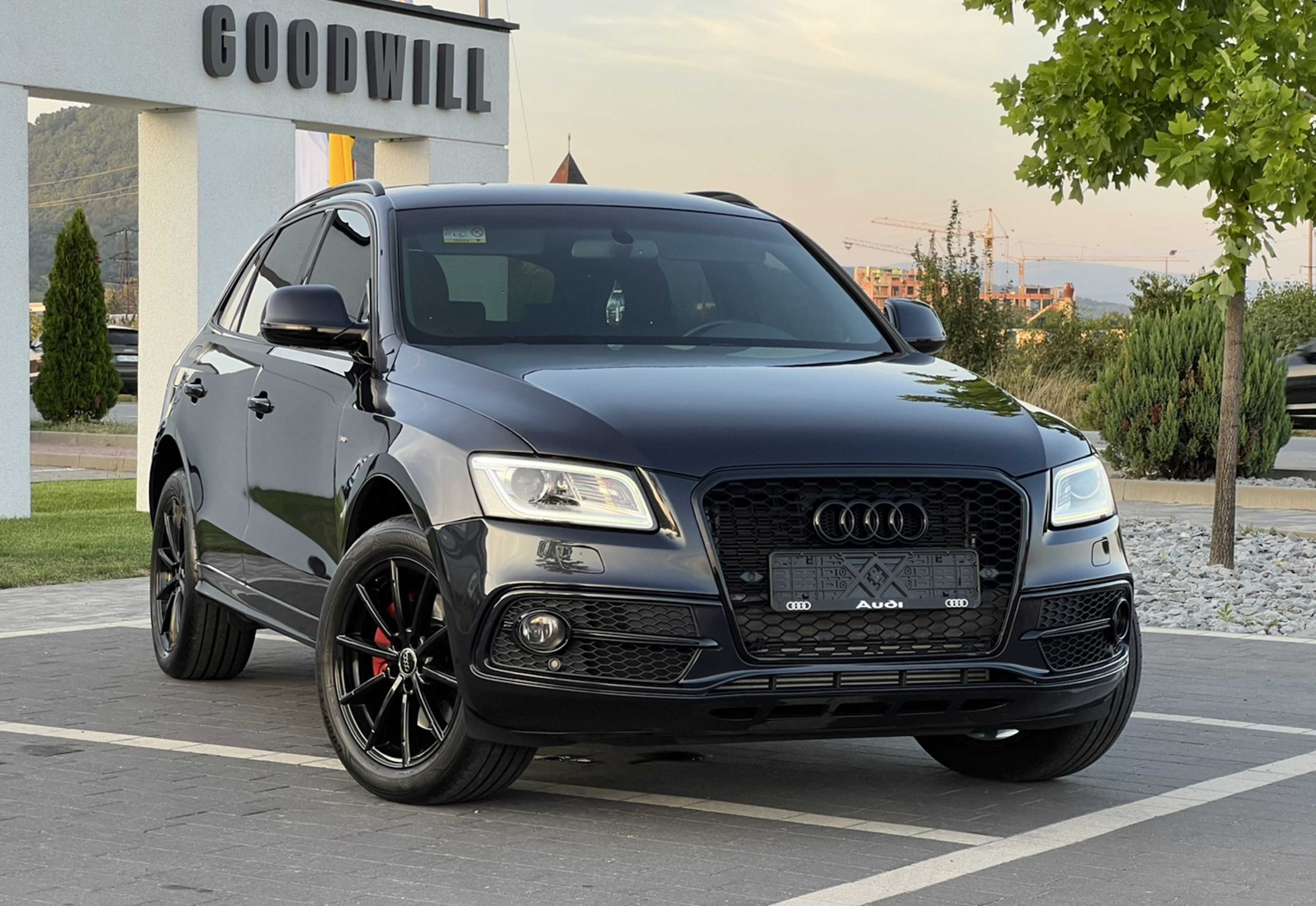 решетка q5 8r Решітка радиатора Audi ку5 8р sq5 rsq5