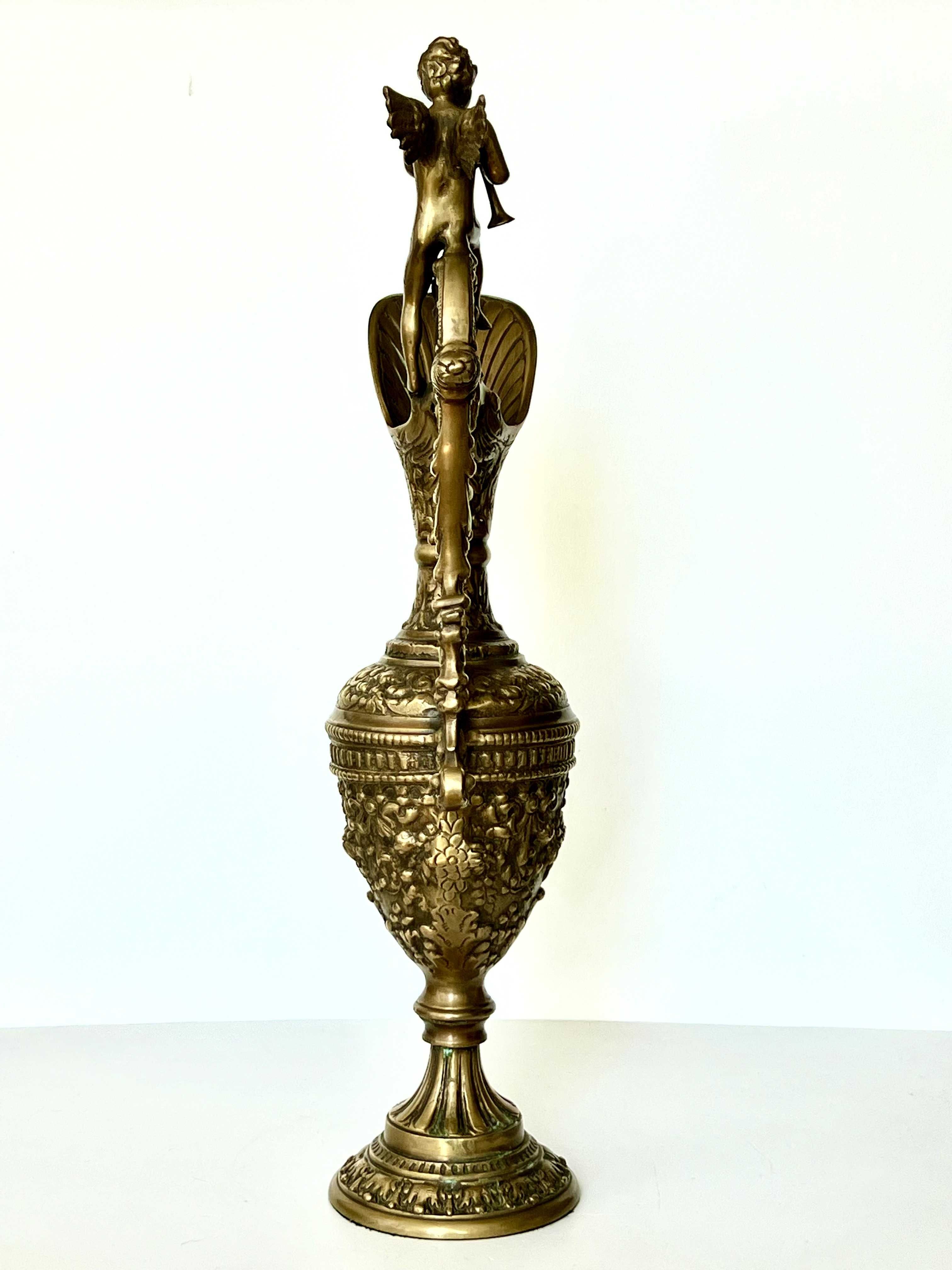 Старовинний кубок ваза мідь (бронза) з ангелом на вирізьбленій ручці