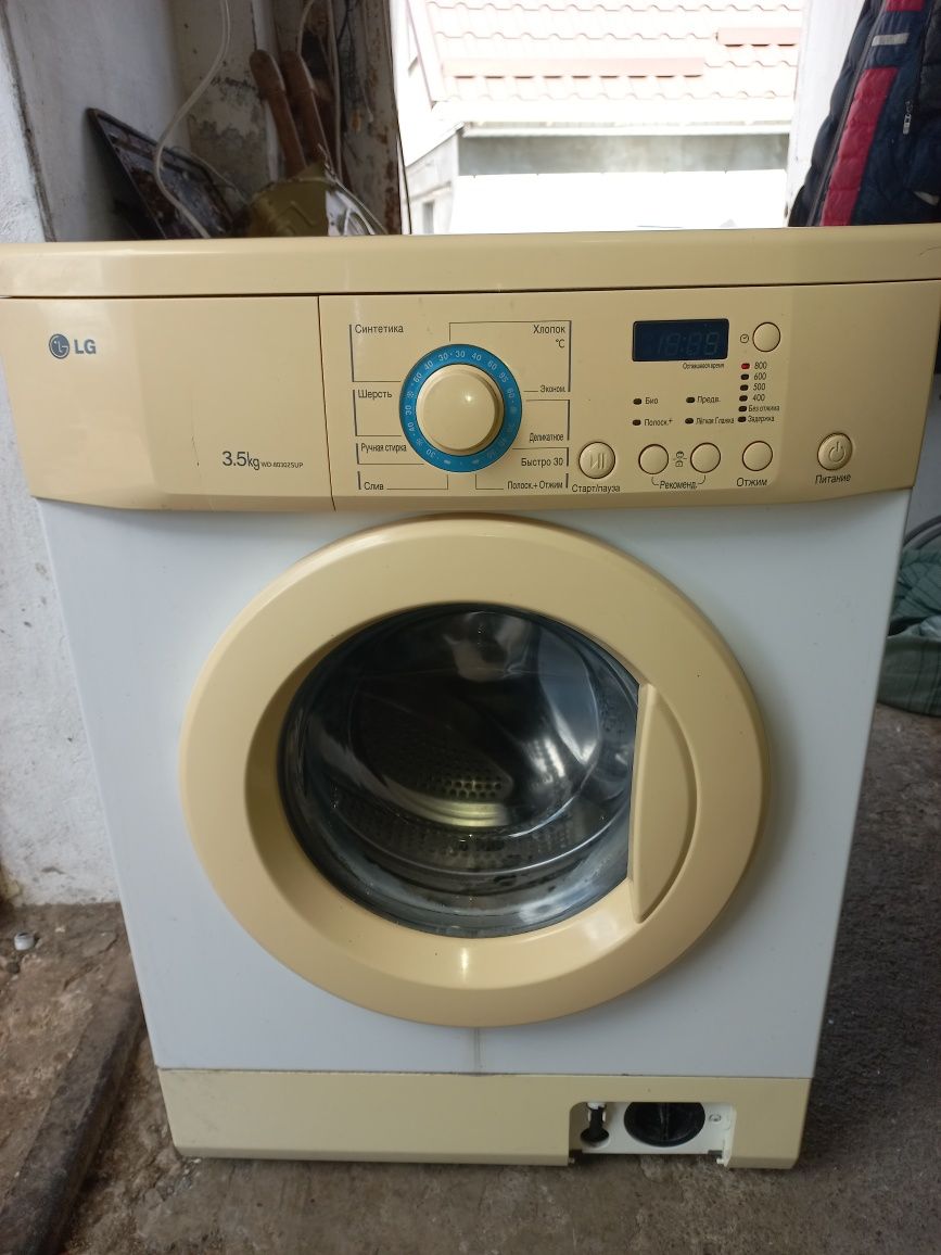 Продам пральну машину автомат у робочому стані.