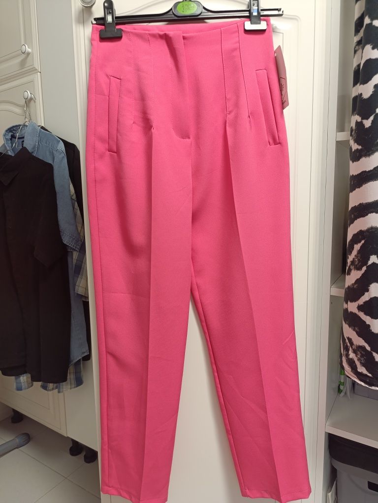Calças clássicas rosa (modelo Zara)