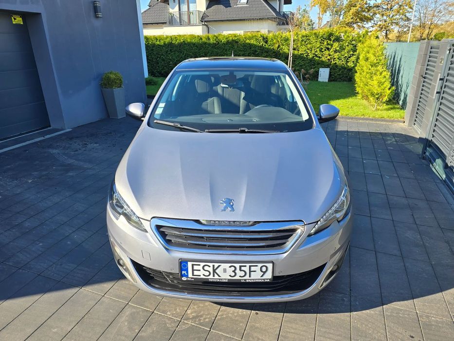 Peugeot 308 Allure z panoramą.