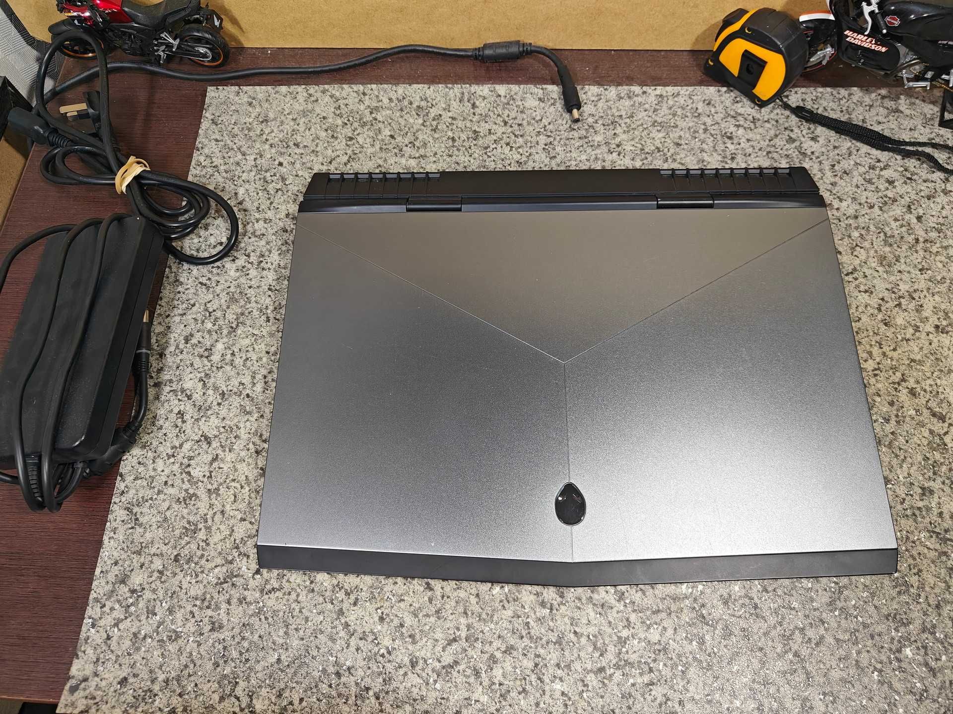 Ноутбук Alienware 17 R5 17" 8750H 16GB 500 SSD GTX 1070 8GB свіжа АКБ