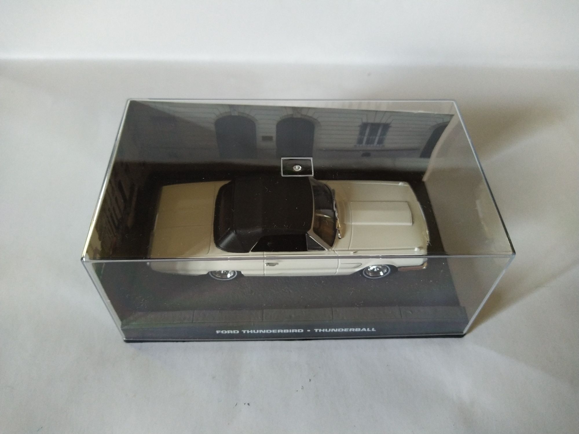 Ford Thunderbird " Thunderball" James Bond collection Skala 1:43