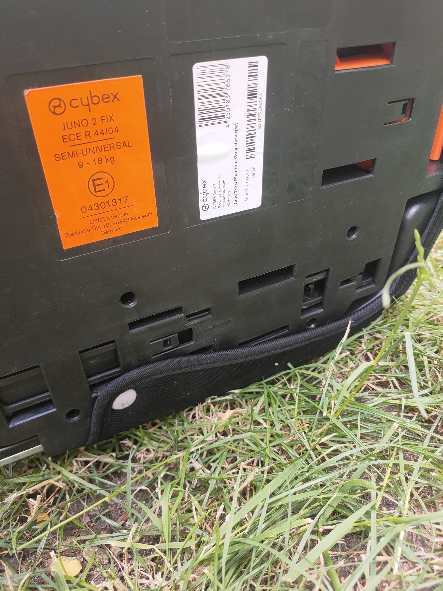 Fotelik samochodowy Cybex Juno 2-Fix (9-18 kg).
