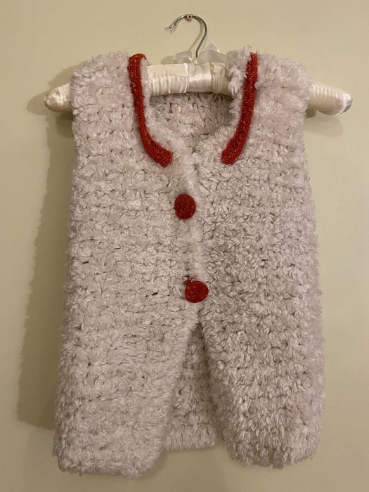 Детская жилетка на 5-6 лет отдам бесплатно