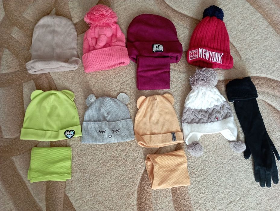 Шапки дитячі одним лотом