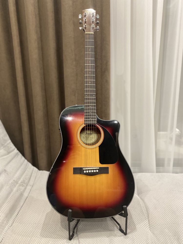 Гитара Fender CD-60CE.
