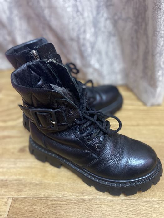 Продам зимние сапоги ботинки на девочку кожа коженные