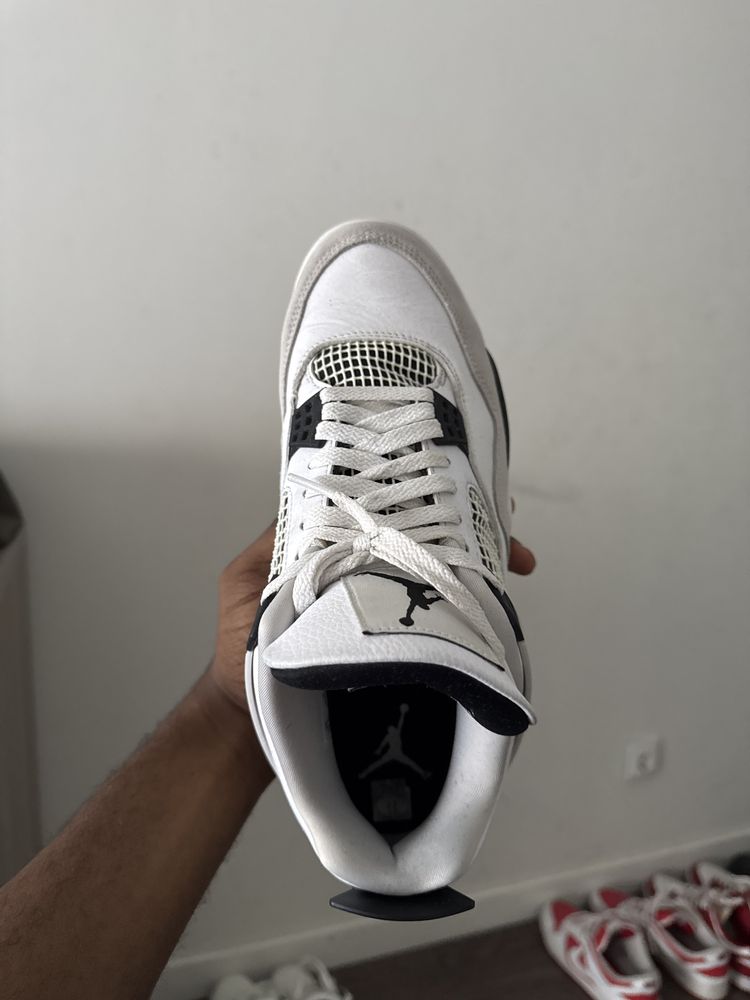 Air Jordan 4 military black em muito bom estado 44