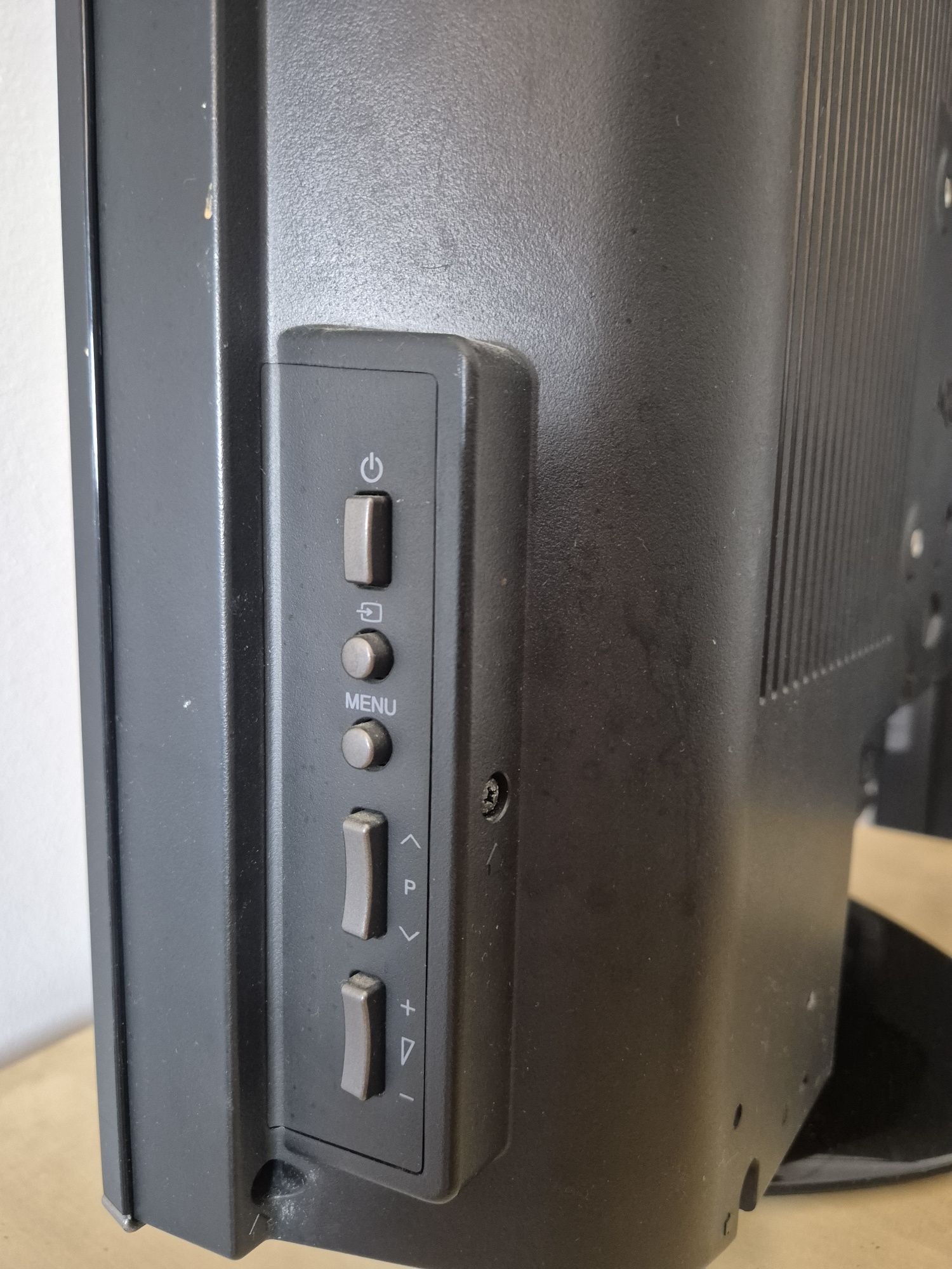 Telewizor LCD Sharp LC-20AD5E-BK 20" + pilot