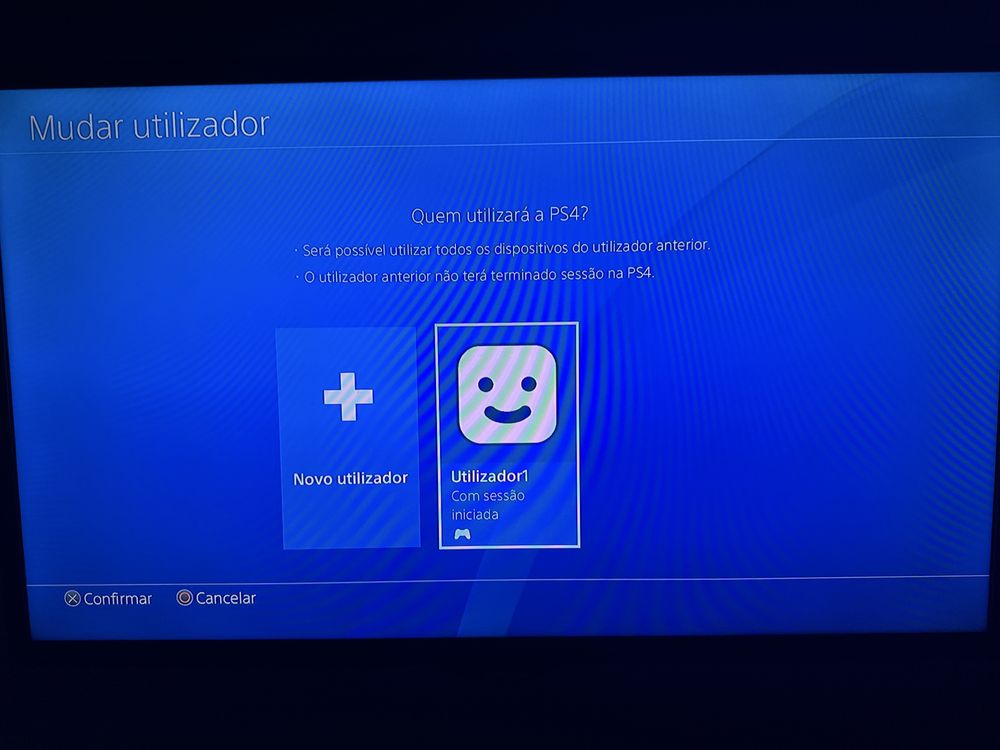 Vendo PlayStation 4 (Caixa Original) + 2 Comandos
