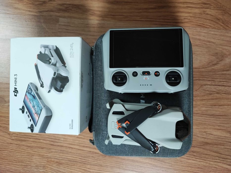 Dron DJI MINI 3 z tobą.