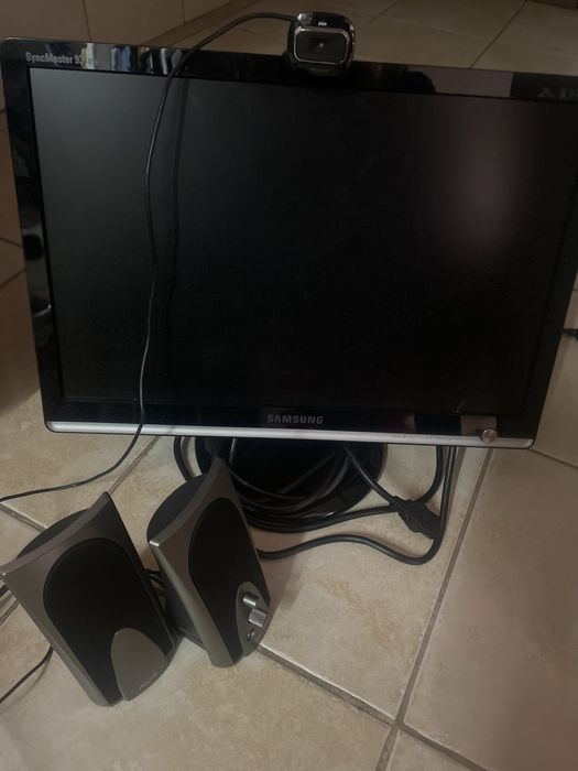 Conjunto de ecra, teclado e colunas