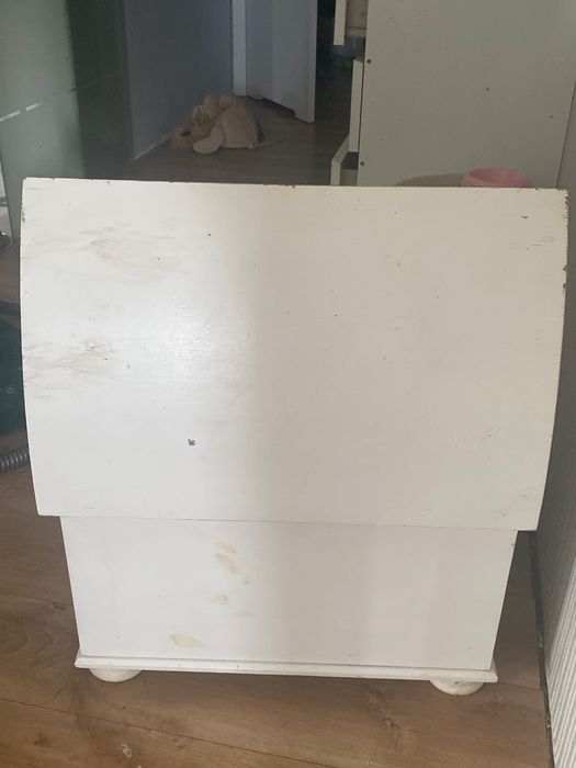 skrzynia z litego drewna