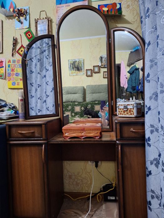 Трюмо с зеркалами