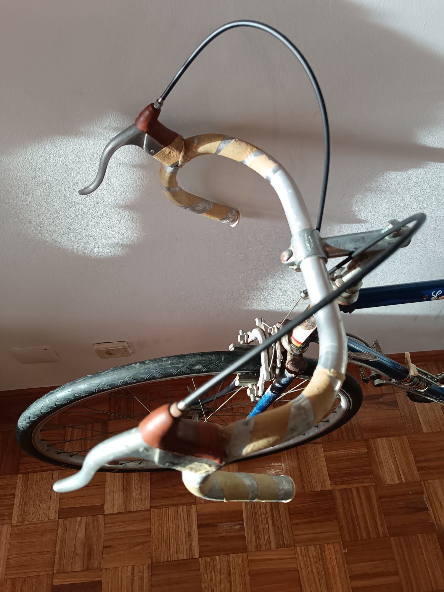 Bicicleta estrada clássica Azur