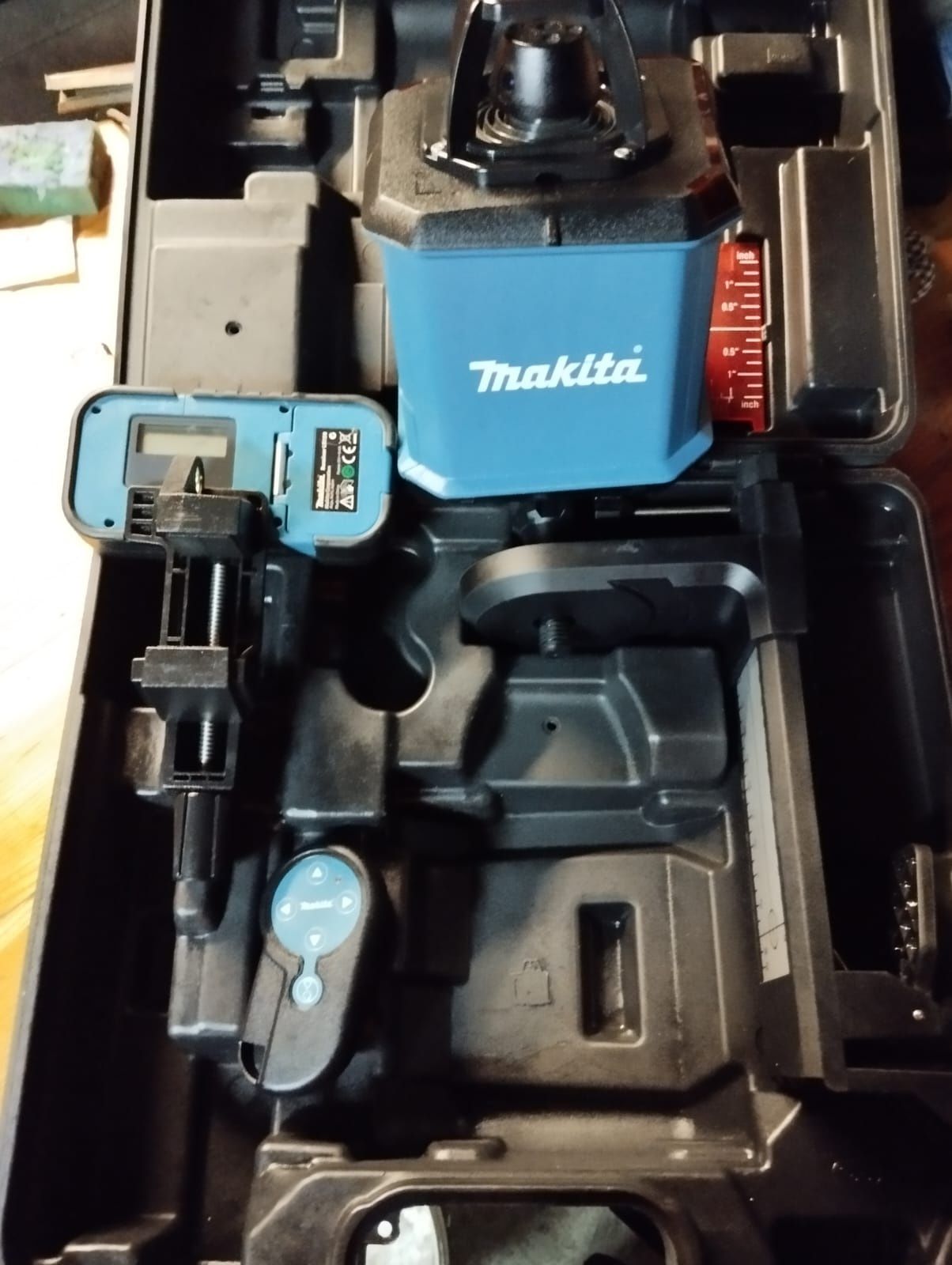 Niwelator Makita SKR 200