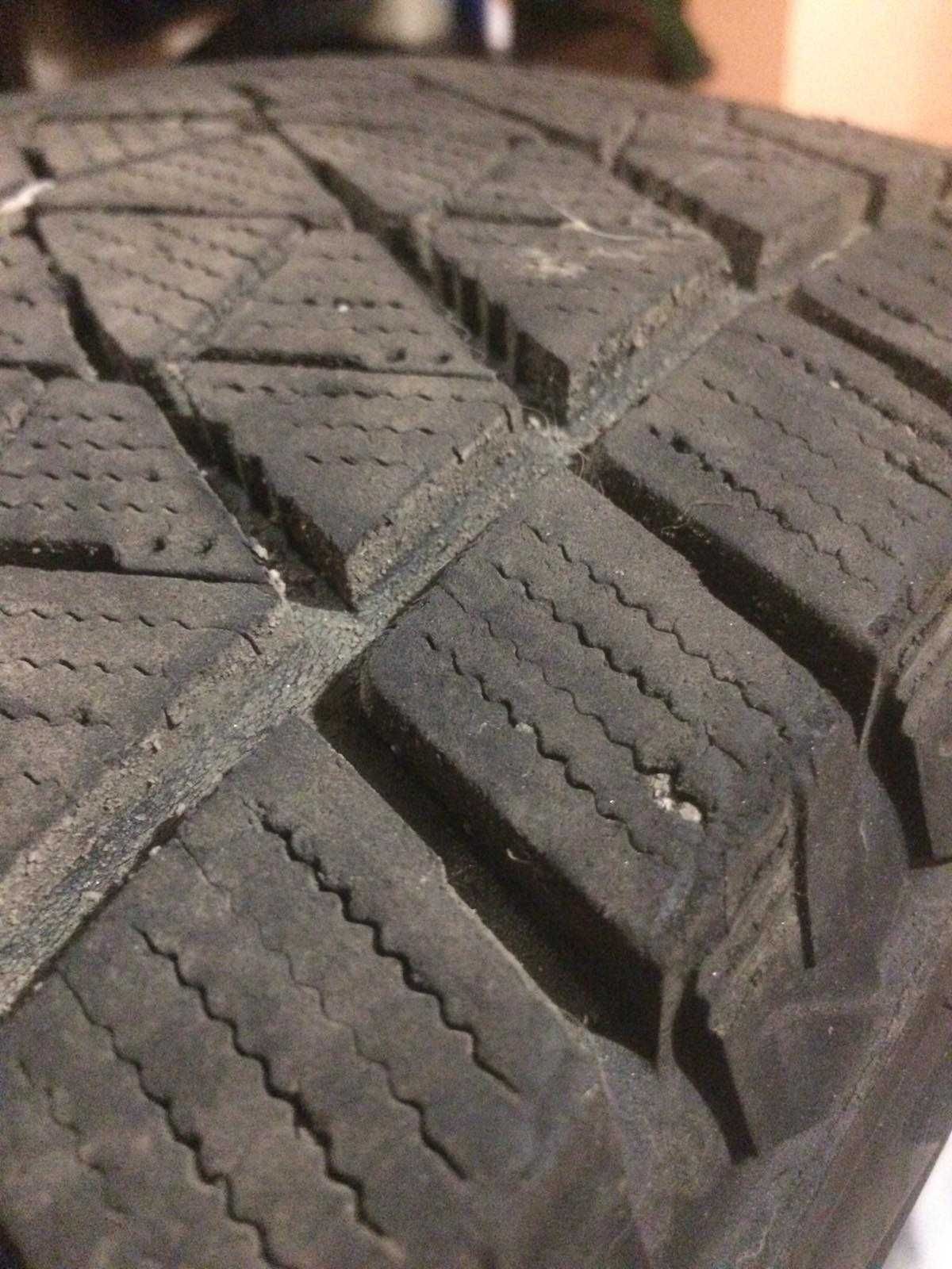 Зимові шини резина Bridgestone Blizzak DM-V2 215/70 R16 100S