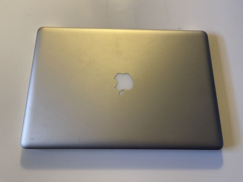 Macbook Pro 15” 2010 A1286 - avariado para peças