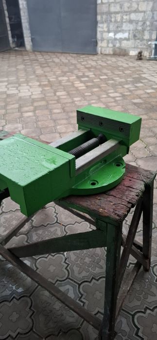 Продам тиски станочные, фрезерные, слесарные  тиски  25см 250мм