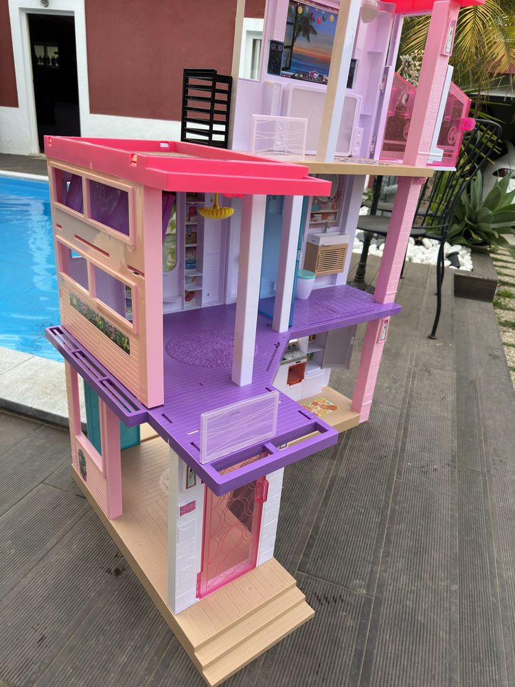 Casa da barbie com pouco uso.