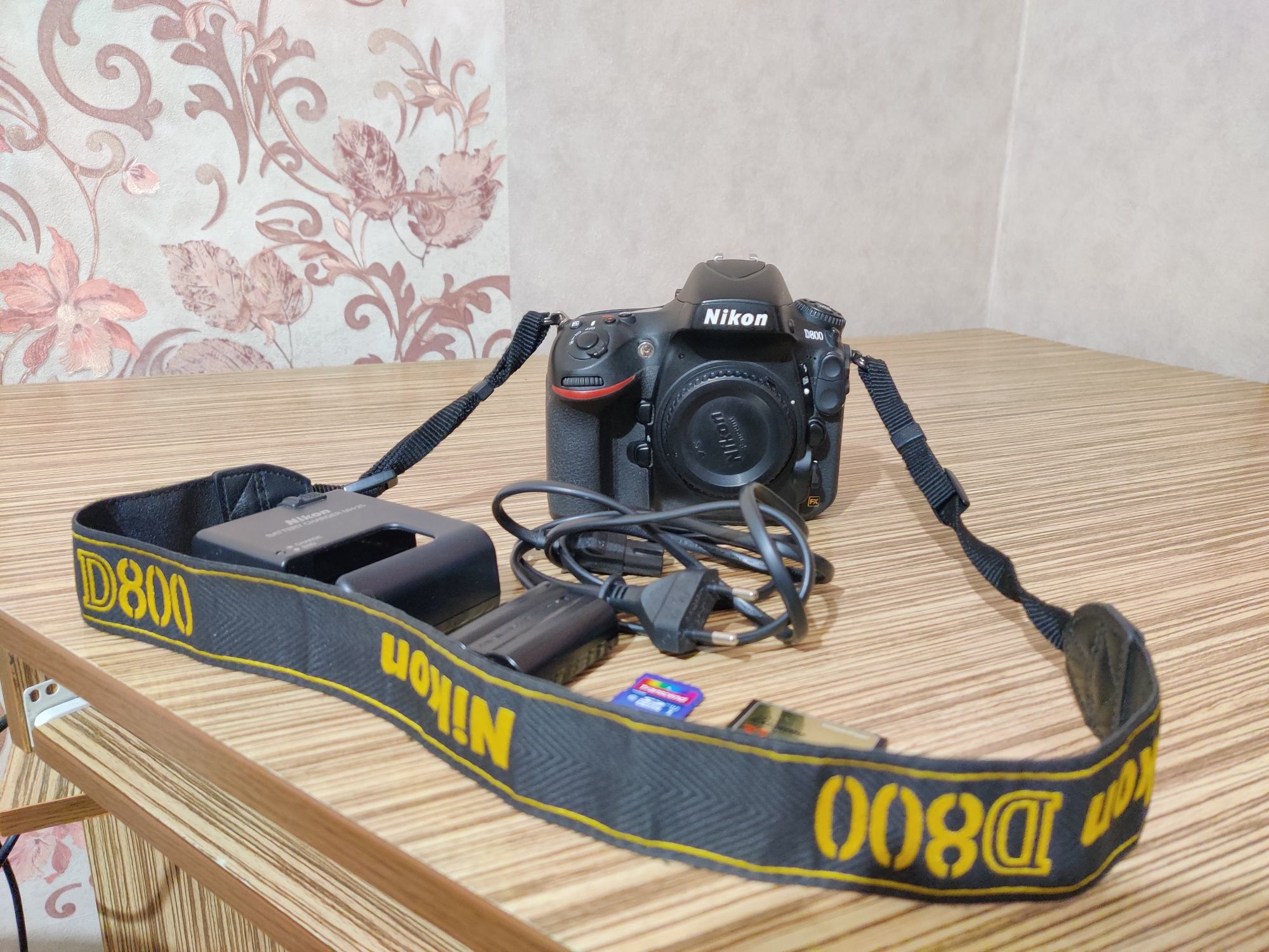 Продам професійну повнокадрову full frame камеру Nikon D800