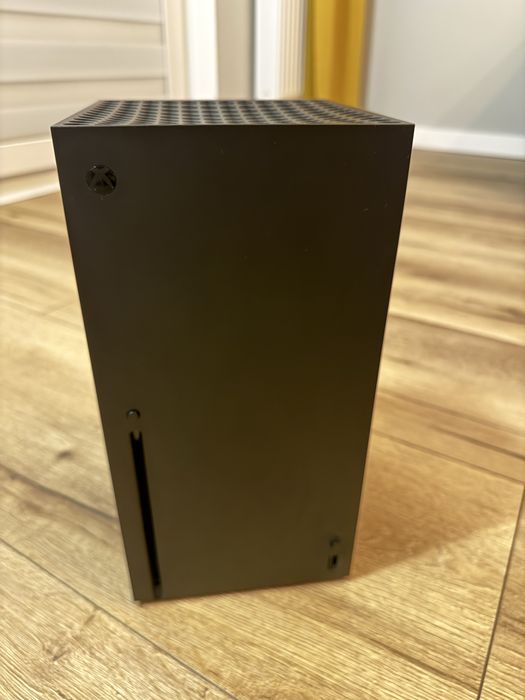 Xbox Series X 1TB + 3 pady + GRY + ładowarka