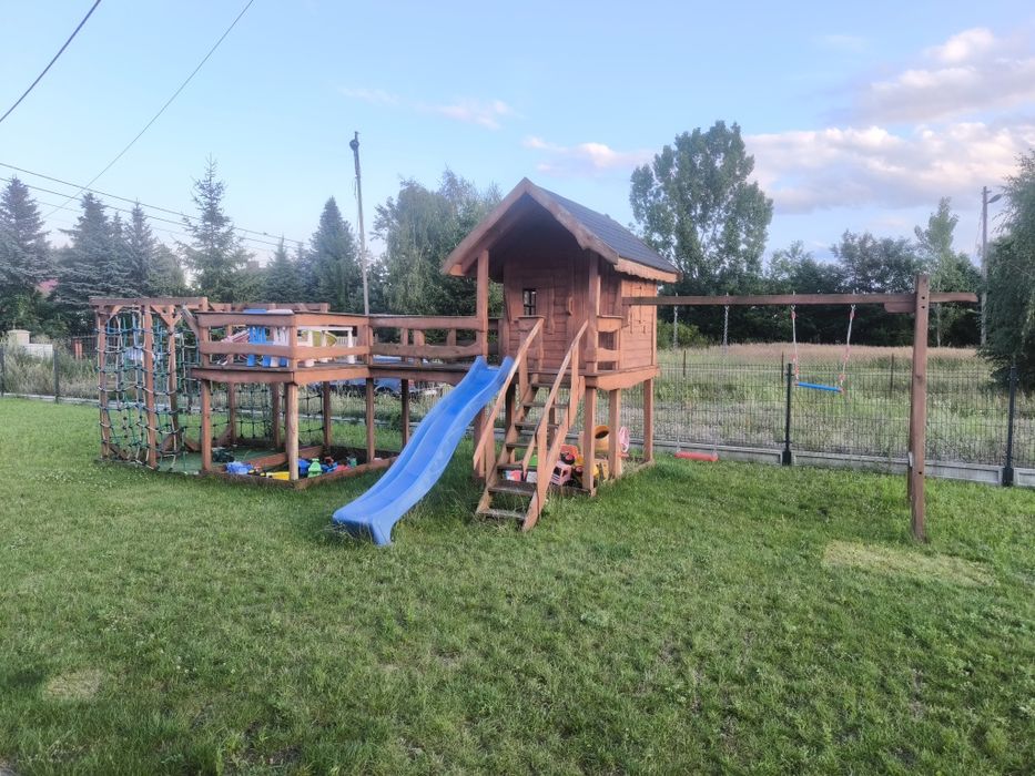 Domek dla dzieci plac zabaw huśtawka