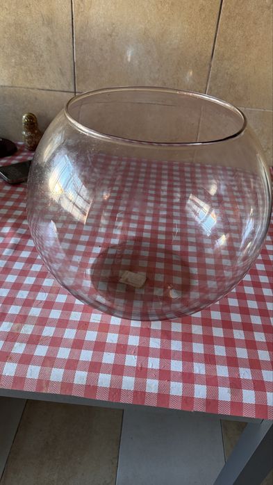 Aquário de vidro com 22cm de diâmetro e 26cm