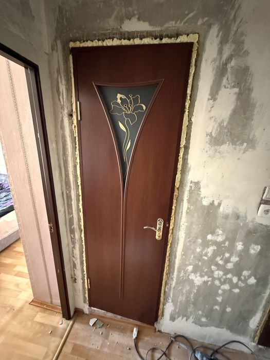 Придам двері міжкімнатні двері