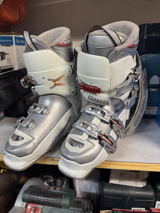 Продам черевики лижні head