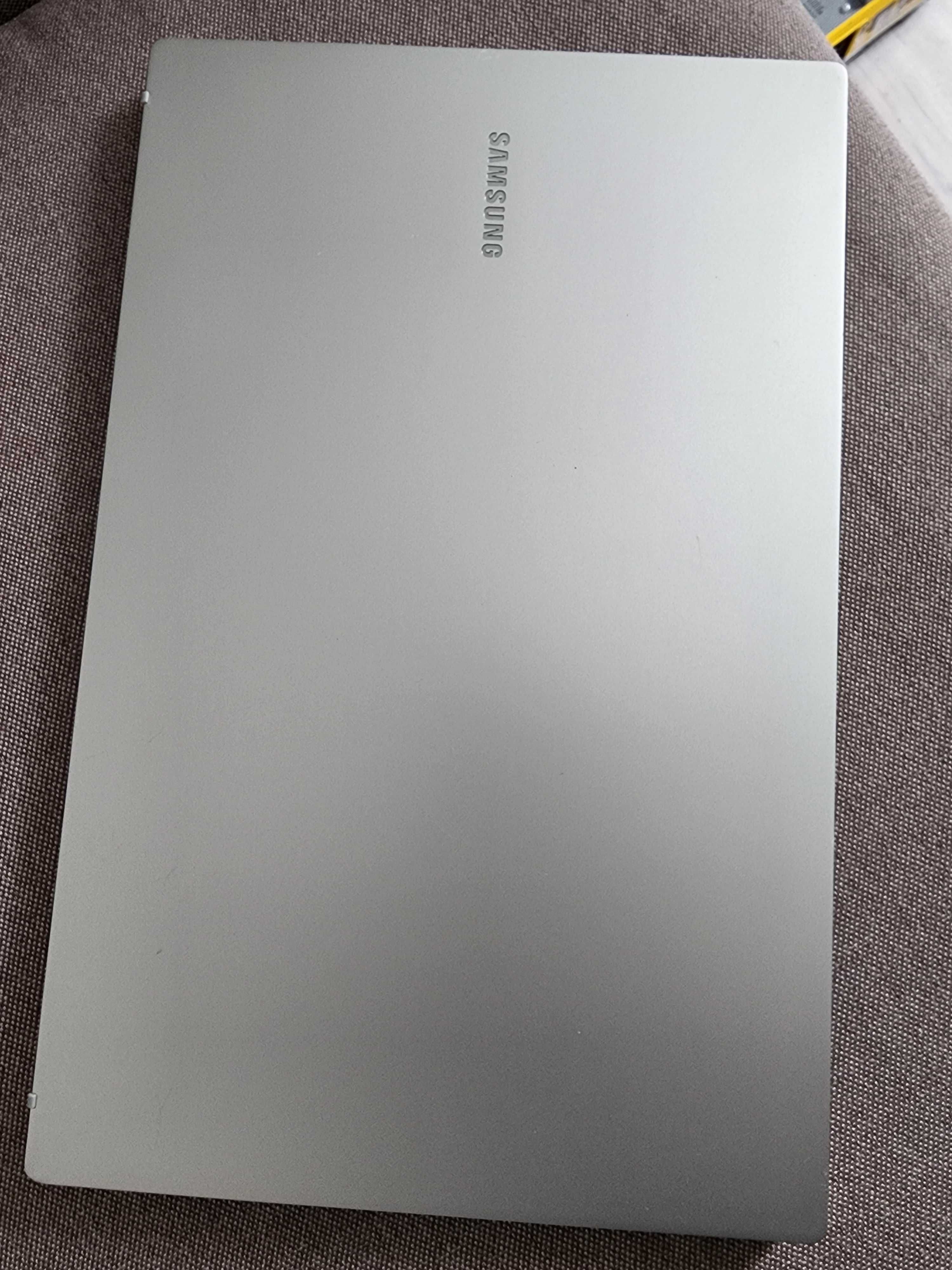Samsung Galaxy Book NP750TDA 15.6" i5-1135G7 8/256GB SSD Iris Xe NEW