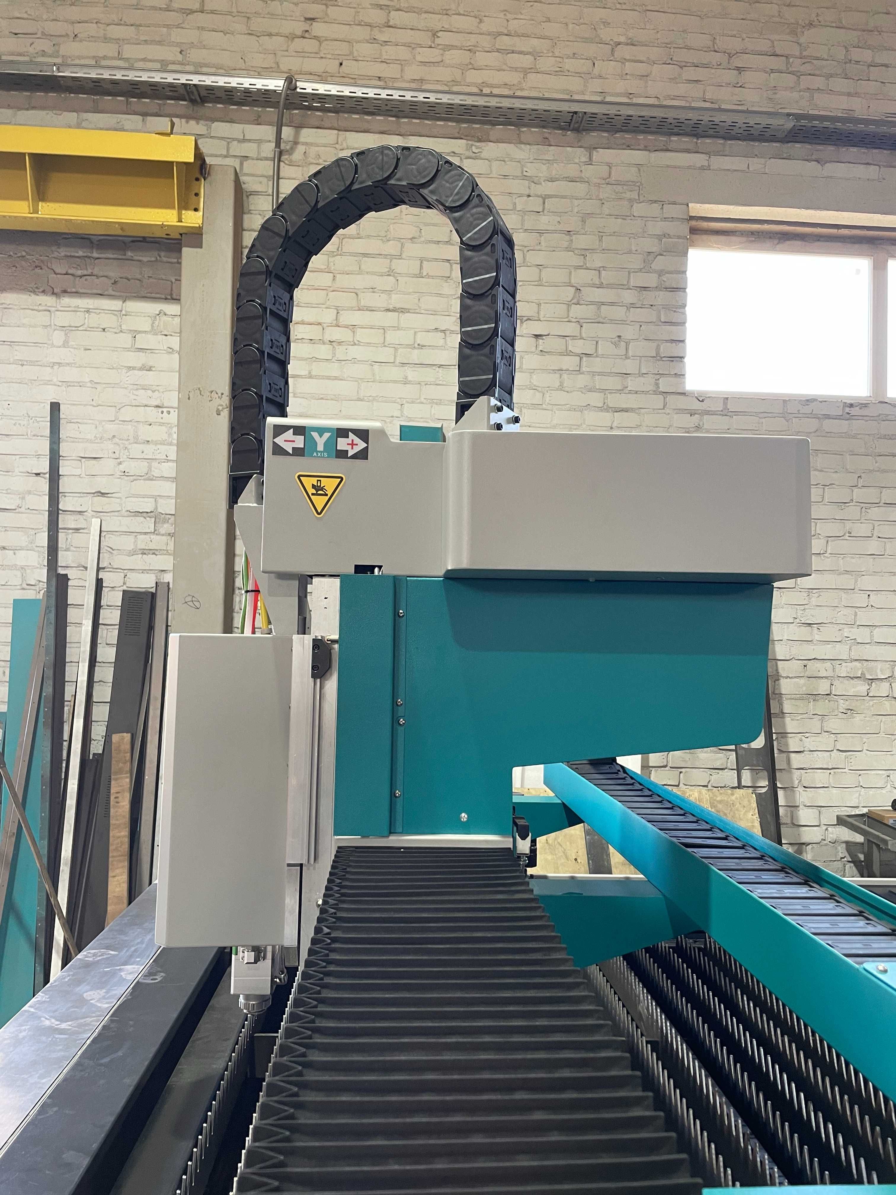 Лазер по металу з ЧПУ 1500x3000мм 3кВт Dominant CNC