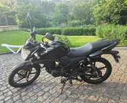 Yamaha 125 preta