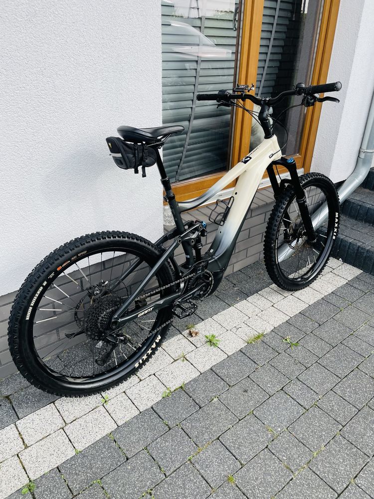 Rower elektryczny GIANT REGIN E 2 PRO * L 27.5 + dodatki * FULL MTB