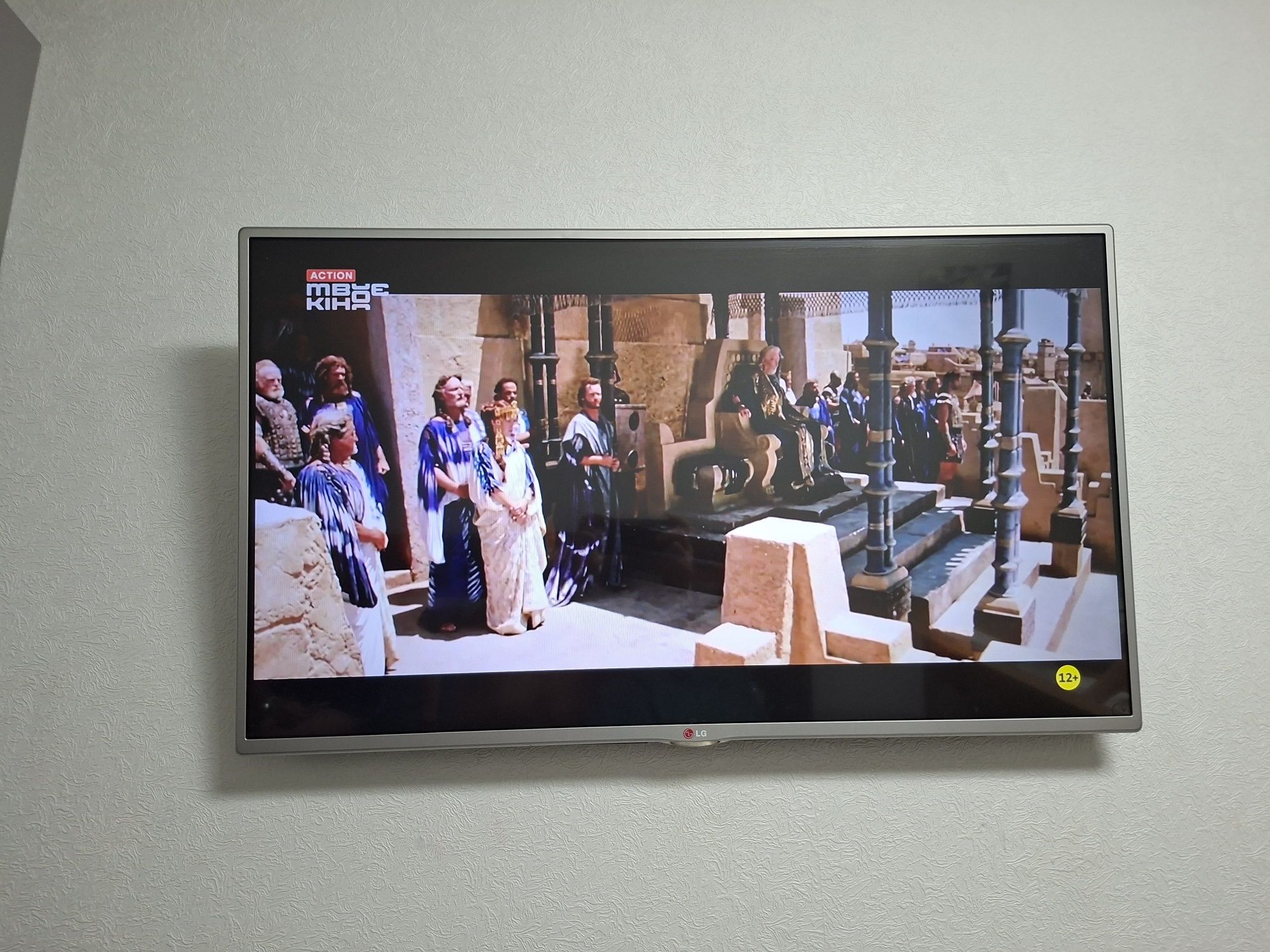 Продам телевізор LG 42 дюйма smart tv