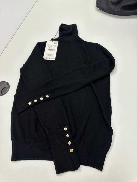 Чорний гольф ZARA