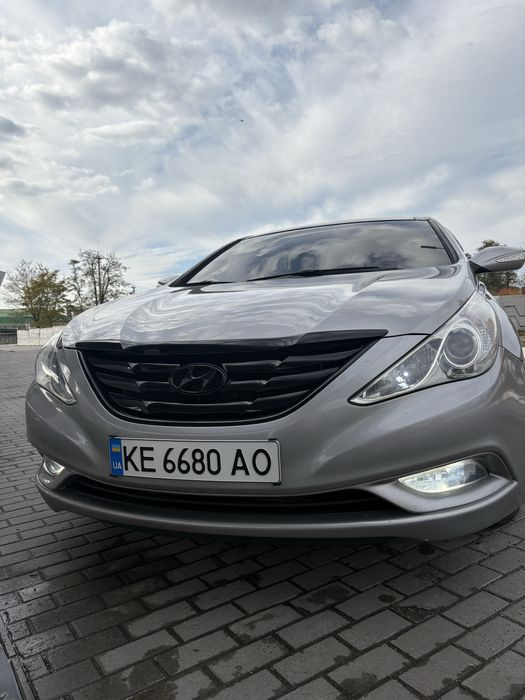 Hyundai Sonata. Машина официал, не путайте с америкой.