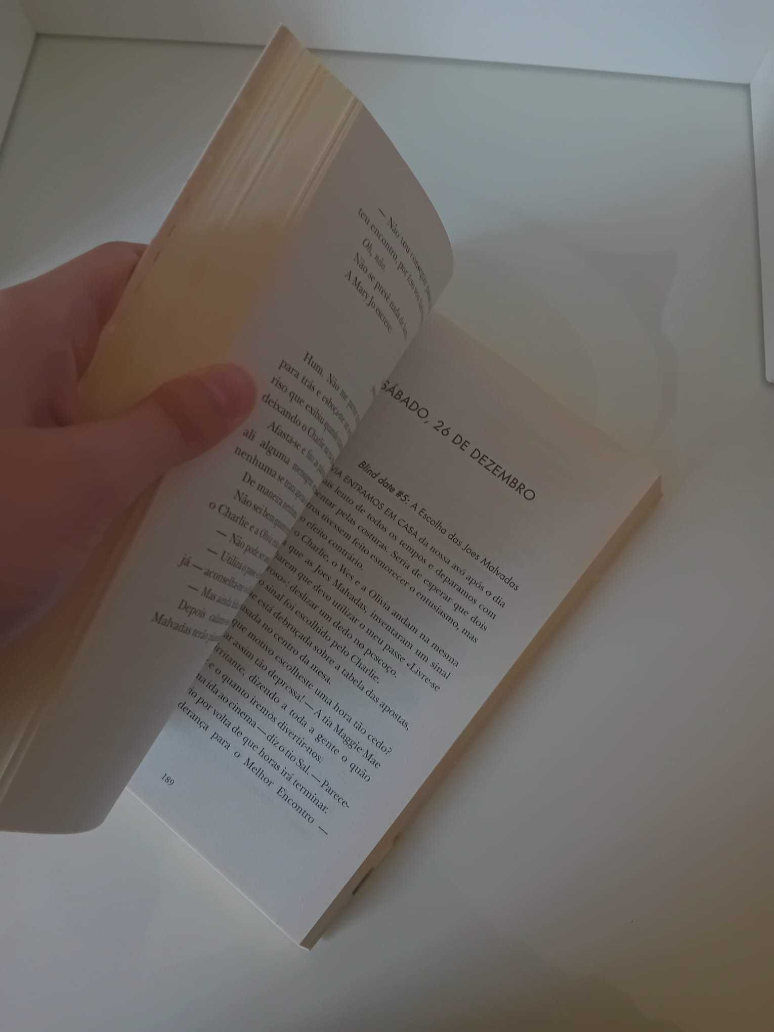 "10 Blind Dates: 10 oportunidades para encontrar o amor" Ashley Elston