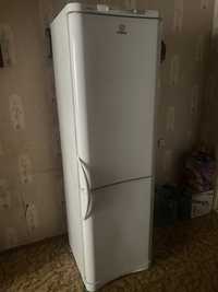 Холодильник Б/У  Indesit