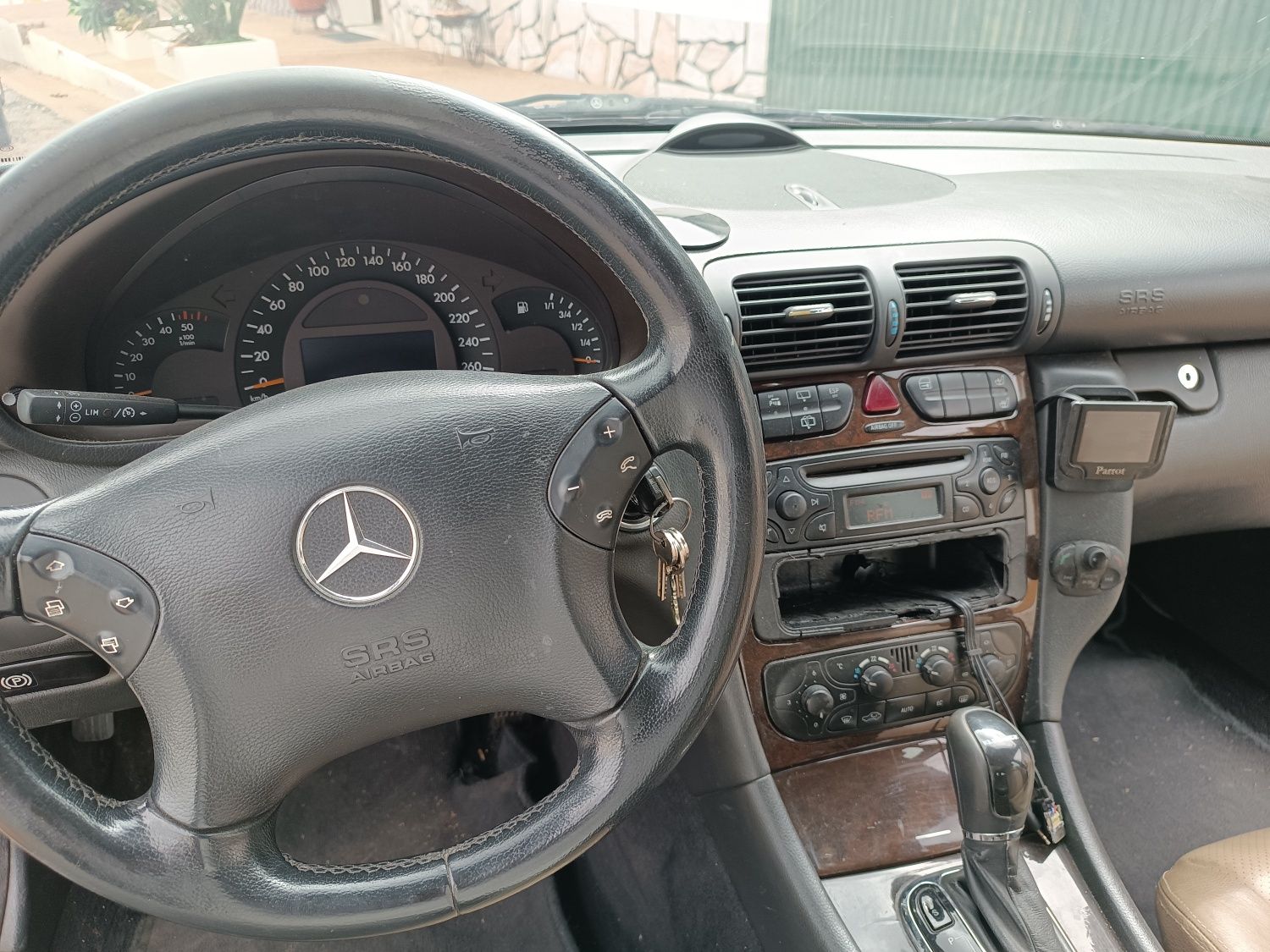 Mercedez Benz - C220 Automático