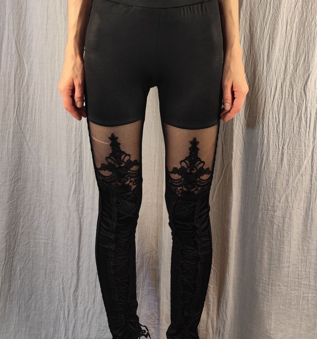 Leggings pretas com efeitos