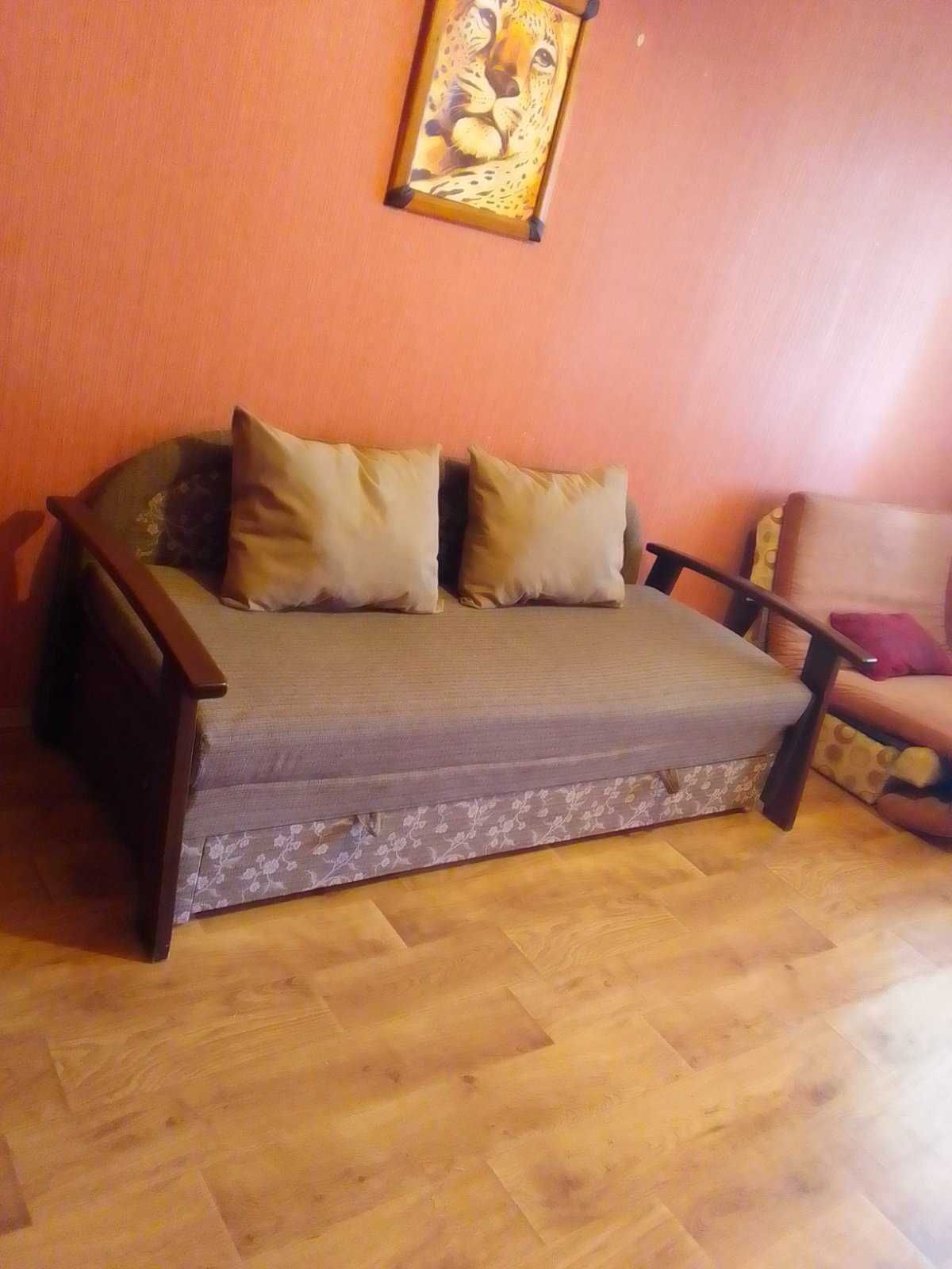 Современный диван-софа.