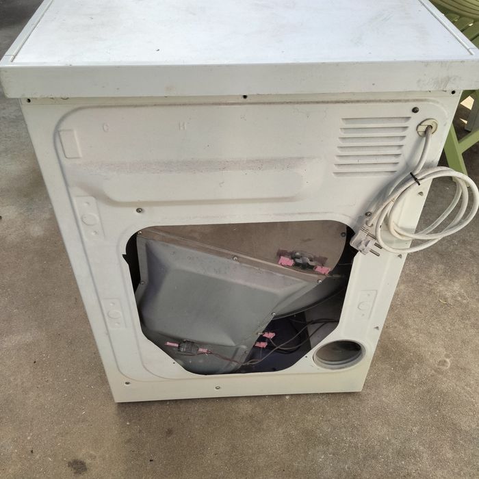 Máquina de secar roupa usada