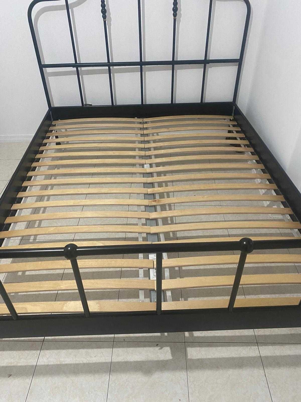 Cama de Casal de Ferro